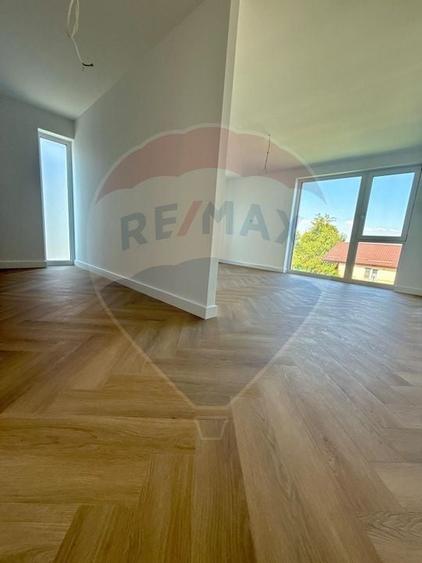 Casa / Vila cu 4 camere de vanzare - 5