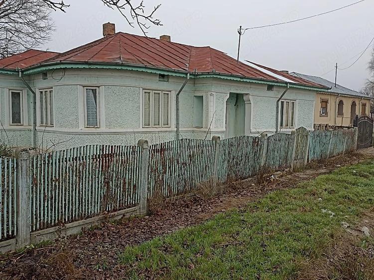 Casă cu 6 camere cu Teren 1800 Mp în Galbenu