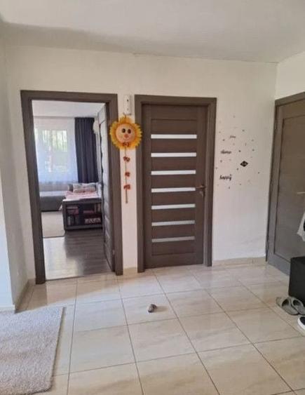 Apartament cu 4 camere semidecomandat, mobilat în Lujerului