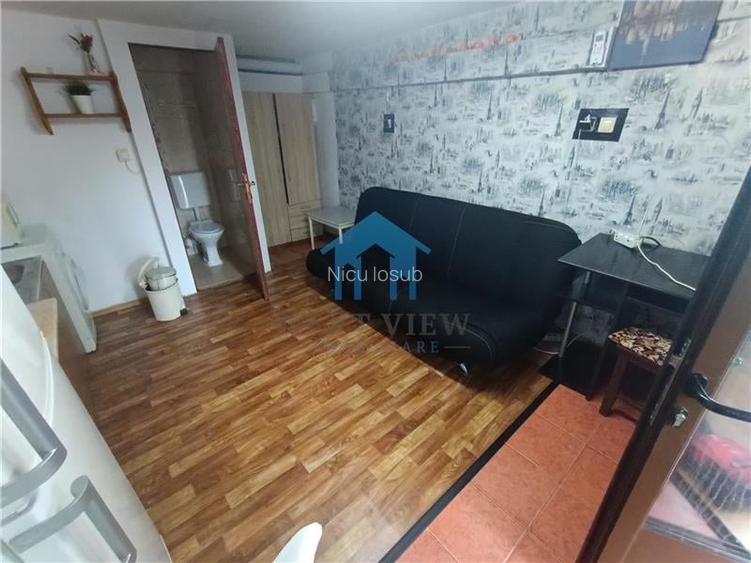Garsoniera, Intre Lacuri Garsoniera, Intre Lacuri