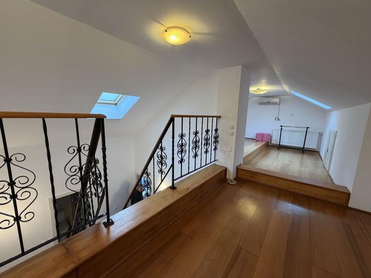 Vila semimobilata  cu 3 dormitoare, piscina exterioara, complex - 16