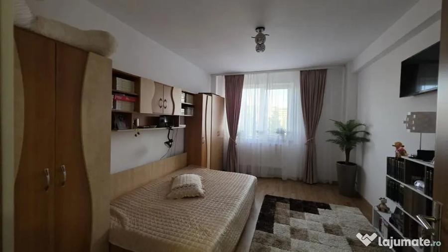 Apartament cu 3 camere decomandat în Ultracentral