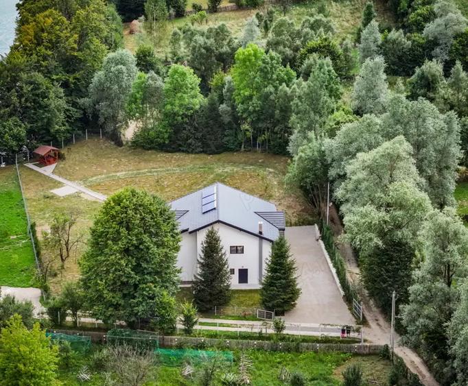 Vand 2 case de vacan?a pe malul Lacului Paltinu - 7