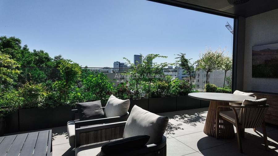 Furnished Penthouse with Panoramic Terrace in Prime Bucharest