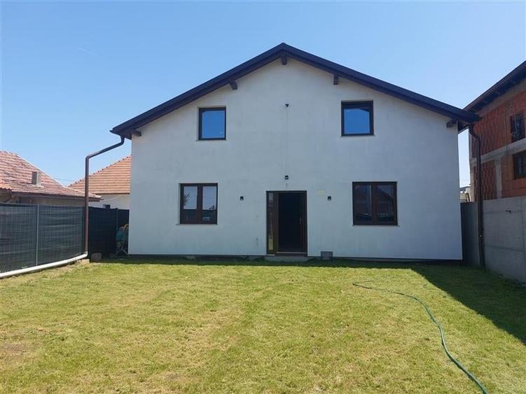 PRET REDUS!!! Casa parter cu pod mansardabil in Livada - 2