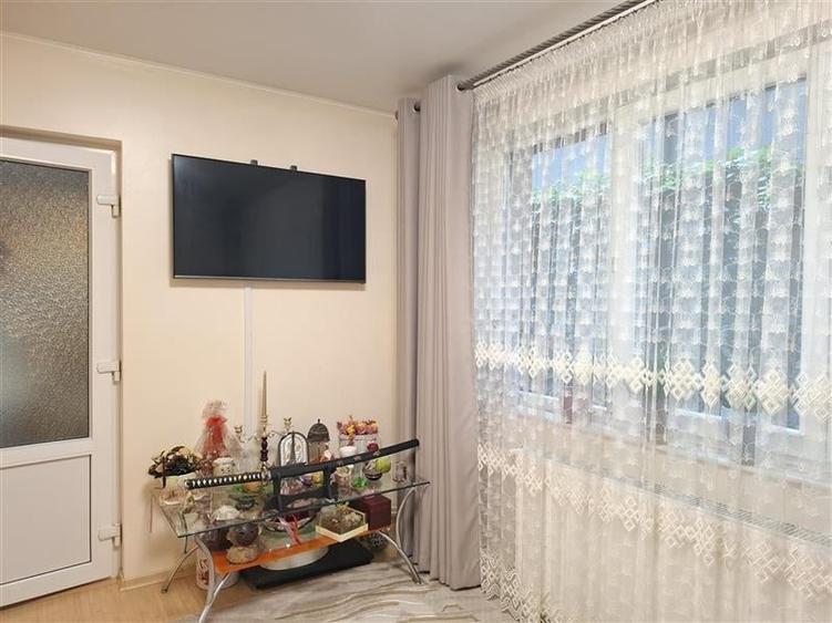 Apartament 2 camere, transformat in 3 camere, parter - 11