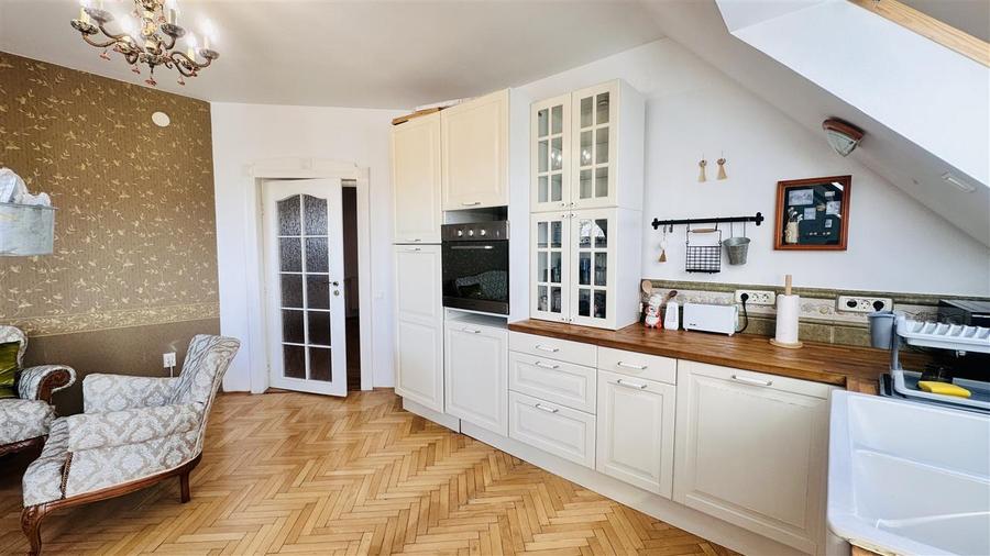 Apartament în casa 5camere - scara interioara - Magazin Star - 1