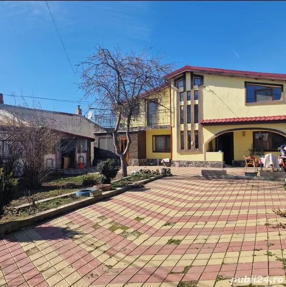 Casă cu 5 camere cu Teren 666 Mp în Copăceni