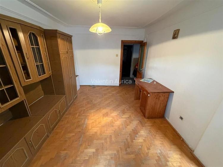 Garsoniera de vanzare - etaj 1 - 27mp - zona Brailei - Quattro