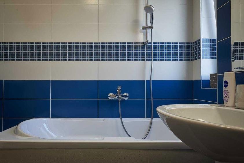 De vanzare-Apartament 2 camere dec./ Zona excelenta-Coresi Shopping - 2