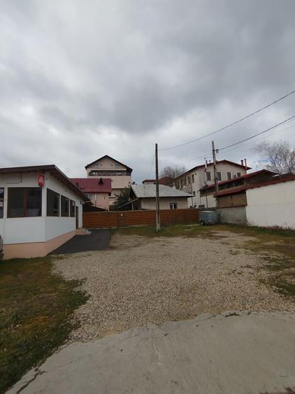 Proprietate cu spatiu comercial NOU langa targ Pitesti+2 case+850mp . - 3