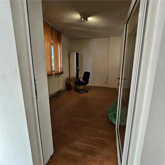 Doua case vecine, cu vad, in Bucure #537;ti, Tineretului, Parcul Carol - 11