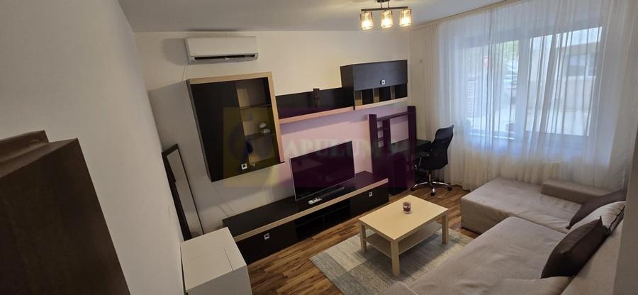 Apartament cu 3 camere decomandat în Berceni