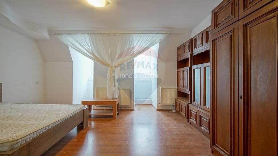 Apartament cu 3 camere decomandat în Centrul Istoric Apartament cu 3 camere decomandat în Centrul Istoric
