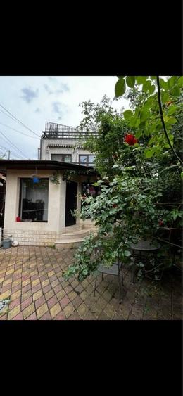 Casă cu 4 camere în Barbu Văcărescu