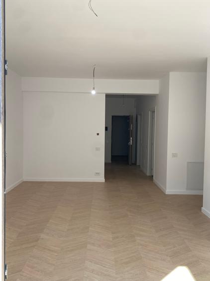 Apartament 3 Camere/ Spatios/cu Dressing de 8 mp, ideal pentru birou/camera bona - 1