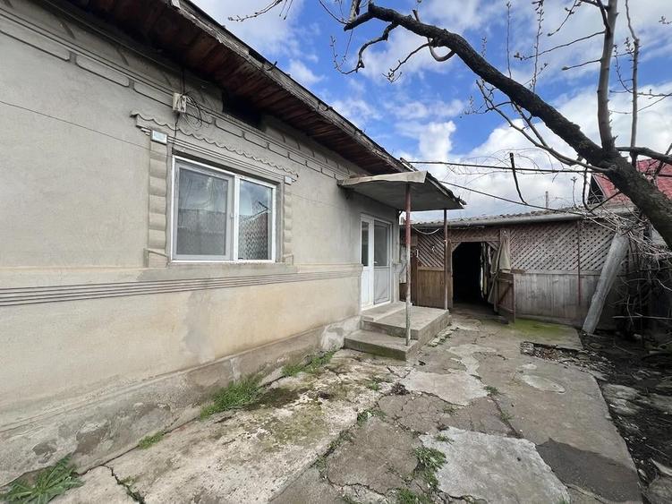 Casa de vanzare in Lehliu Gara curte 300 m . - 1