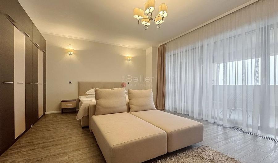 Priveliste spre masivul Postavarul - 12