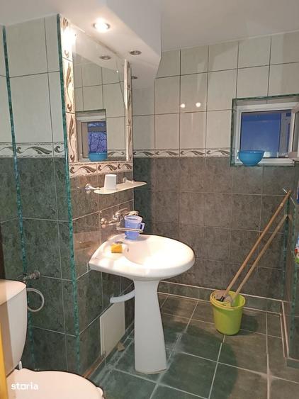 Apartament cu 4 camere decomandat în Est