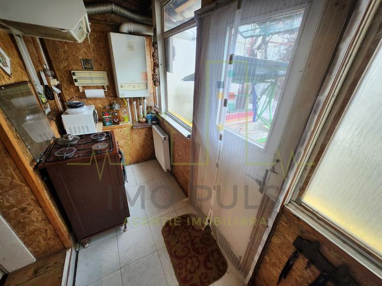 Casa individuala. Mijloace de transport. Toate utilitatile. - 13