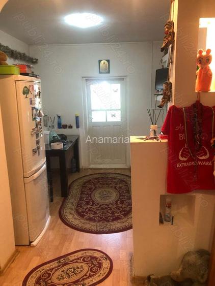 Vand apartament 3 camere, decomandat sau schimb cu 2 camere, la etajul 1 sau 2 Vand apartament 3 camere, decomandat sau schimb cu 2 camere, la etajul 1 sau 2
