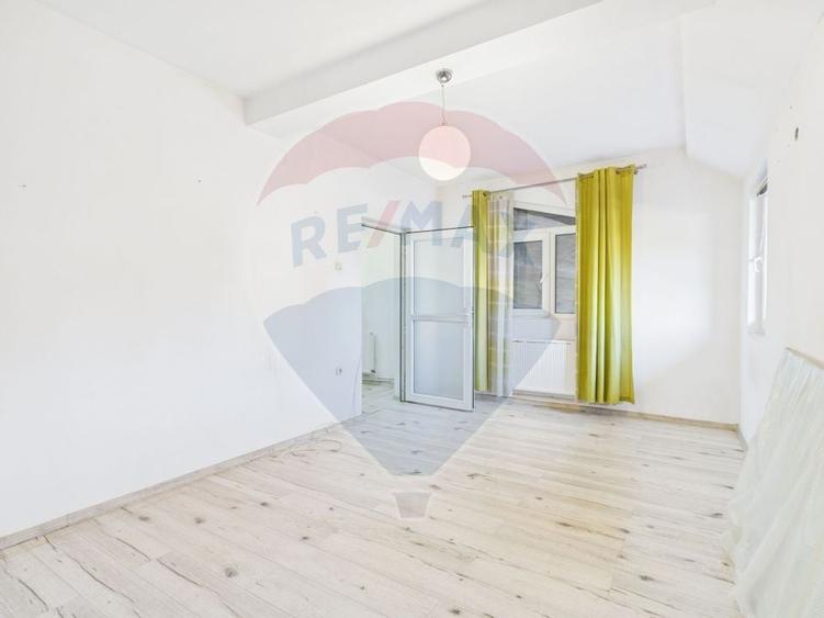 Casă cu 5 camere si 300mp curte, de închiriat în zona Bd. Gloriei - 24