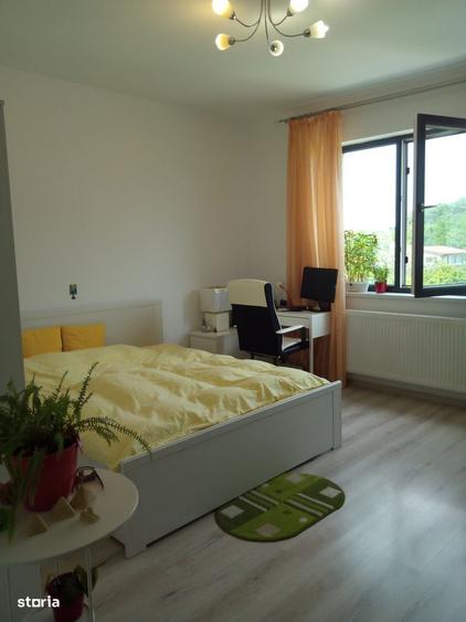 37 mp,total decomandat,etj 2/3,lift,vedere din casa Padurea Rosu -300m - 10