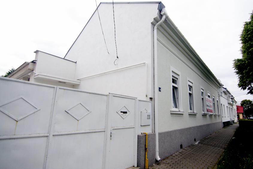 Proprietate renovata, ideala Apart-Hotel, Clinica, Birouri, curte generoasa. - 1