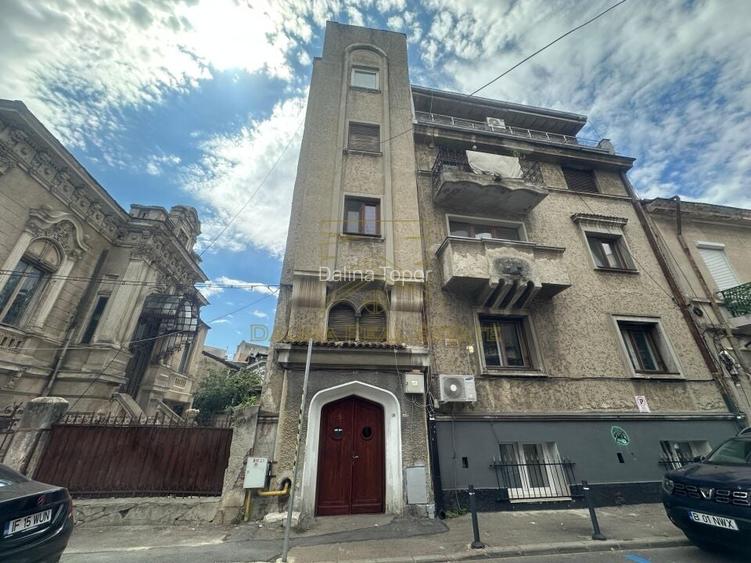 Inchiriere-3 camereStr. Pasului-colt cu Armeneasca