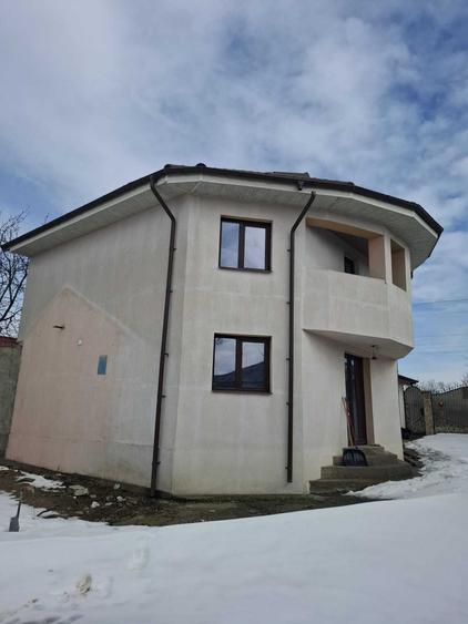 Casă cu 2 camere în Piscu