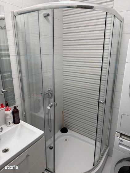 Apartament cu 3 camere în Podu Roș