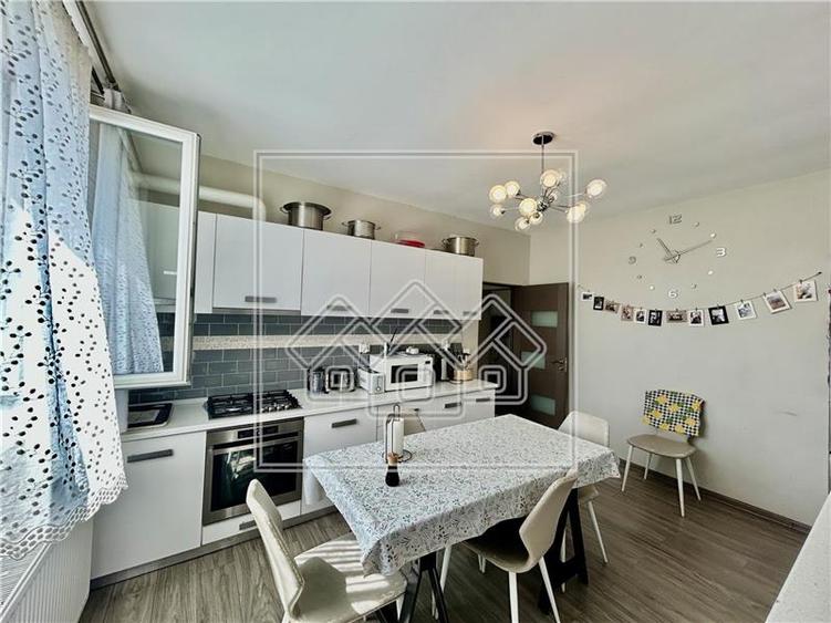 Casa individuala de vanzare in Sibiu, 373mp teren, 8 camere, zona buna - 12