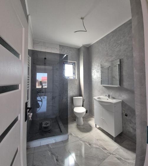 Casă individuală cu 4 camere cu Canalizare în Lumina