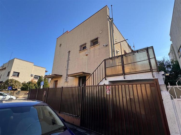 Vanzare vila Vatra Luminoasa - Victor Manu | - 2