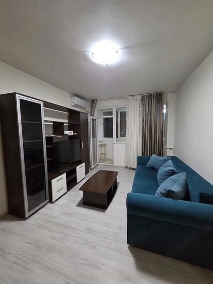 Apartament cu 2 camere semidecomandat în Berceni