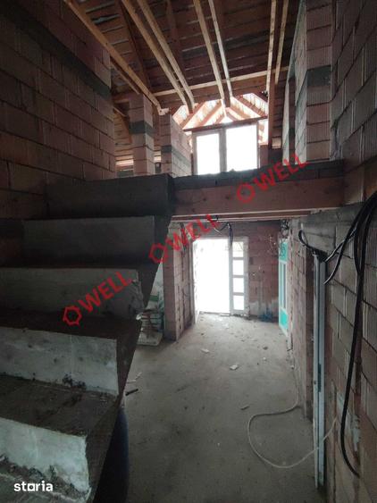 Casă cu 8 camere cu Teren 1130 Mp în Moacșa