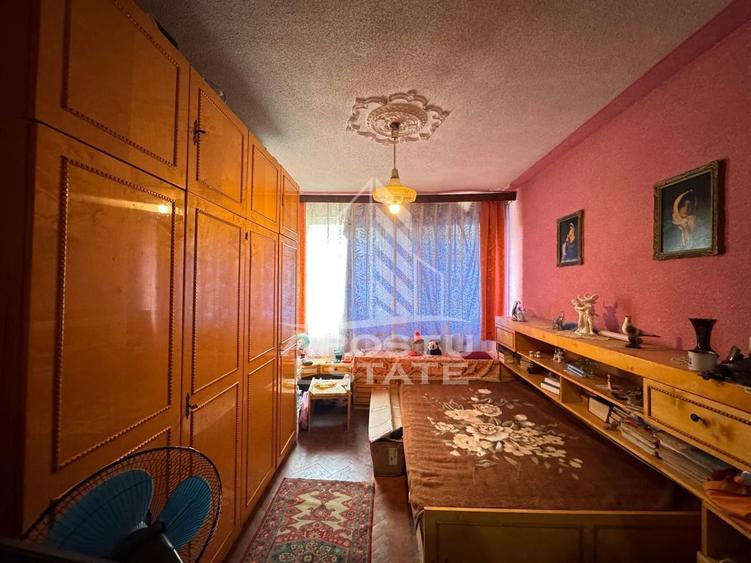 Apartament cu 3 camere, decomandat, zona Dacia - 2