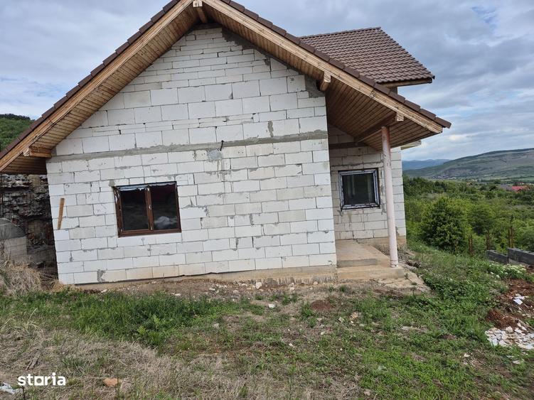 Casa la rosu de vanzare in Alba Iulia - 2