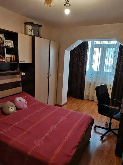 Apartament cu 3 camere decomandat în Exterior Vest
