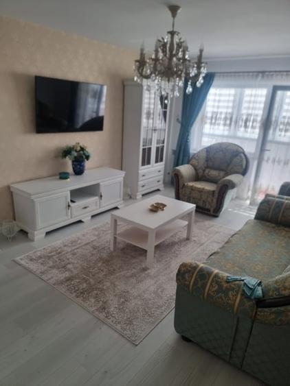 Apartament cu 3 camere decomandat, mobilat în Sud