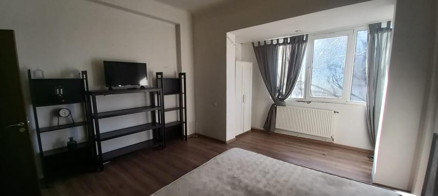 Apartament cu 4 camere decomandat în P-ța Universității