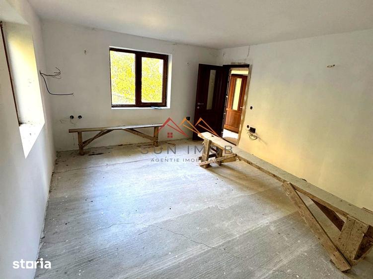 Casă cu 6 camere cu Teren 1354 Mp în Cornu