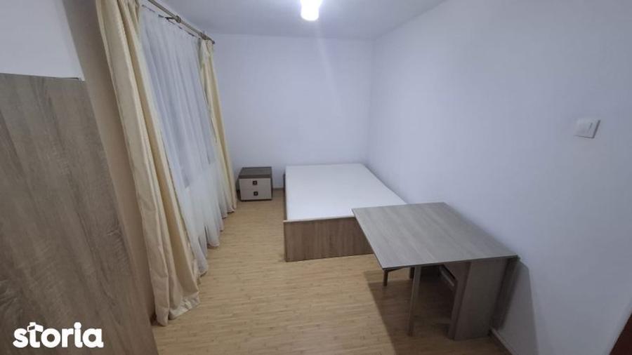 Apartament cu 3 camere semidecomandat, mobilat în Spitalul Județean