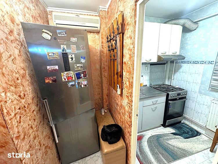 Apartament cu 3 camere semidecomandat, mobilat în Micro 38