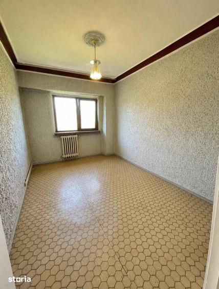 Apartament cu 3 camere decomandat în Bularga