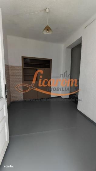 Casă cu 3 camere semidecomandat în Blumăna