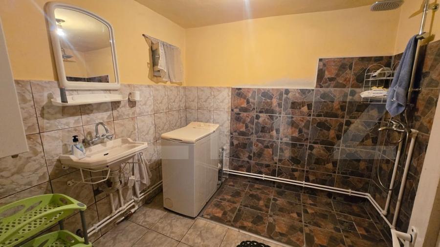 Casă individuală cu 6 camere cu Canalizare în Exterior Est