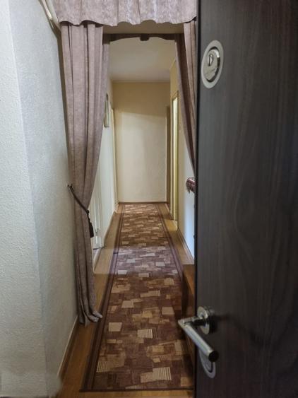 Apartament cu 3 camere decomandat în Podul de Fier