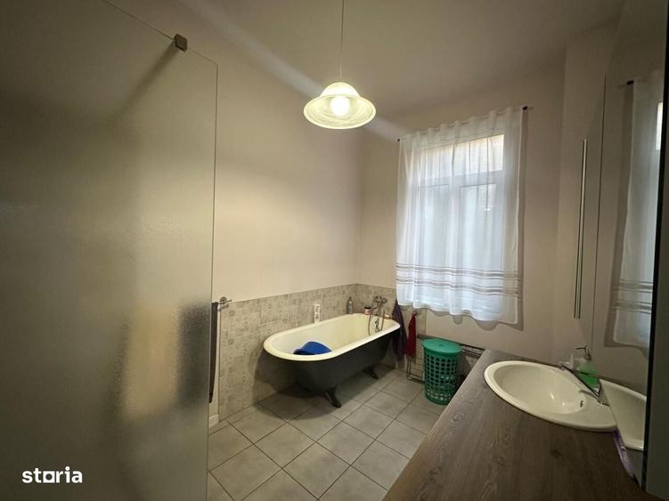 Casă cu 4 camere cu Teren 482 Mp în Central