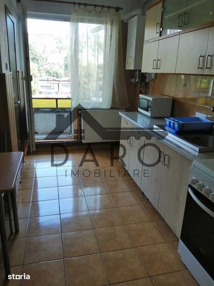 Apartament cu 3 camere decomandat în Cornișa